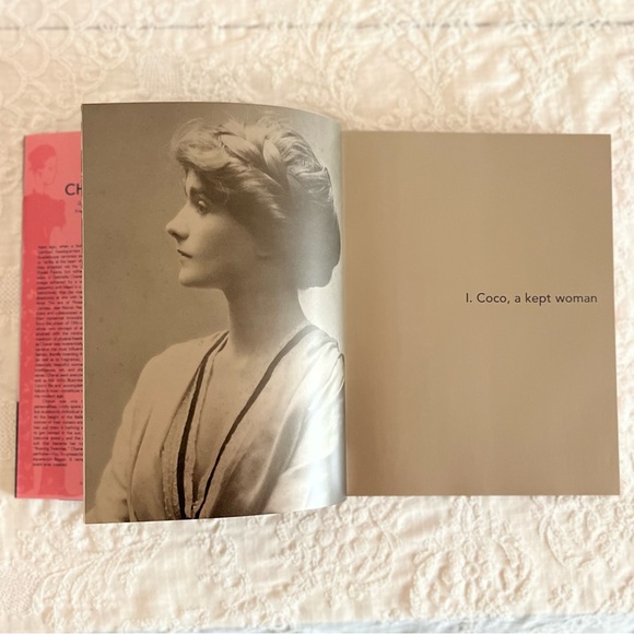 Chanel and Her World Friends Fashion and Fame coffee Table Book - Picture 3 of 12